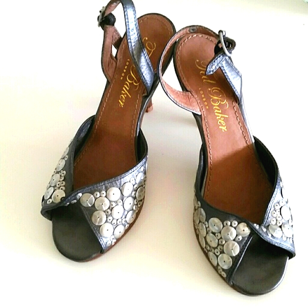 Ted Baker Silver Metallic Sandals With Silvertone Gray Leather Discs Size 6.5 -7